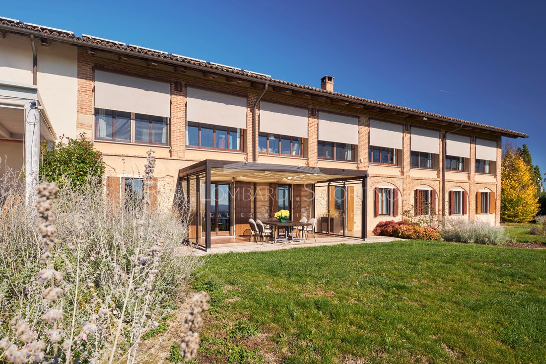 Villa in Montiglio, Piedmont, Italy 1 - 16902605