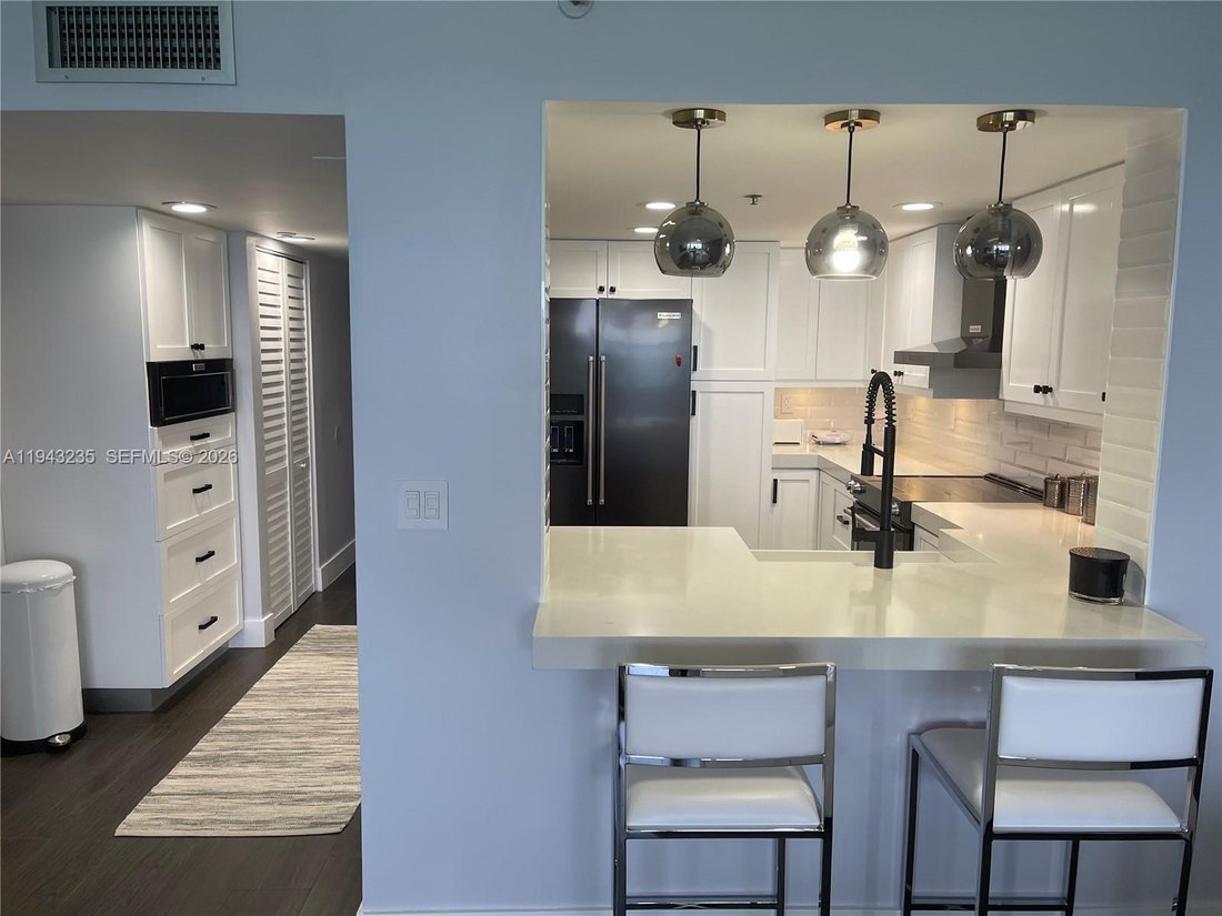 Condo in Miami Beach, Florida, United States 3 - 16913857