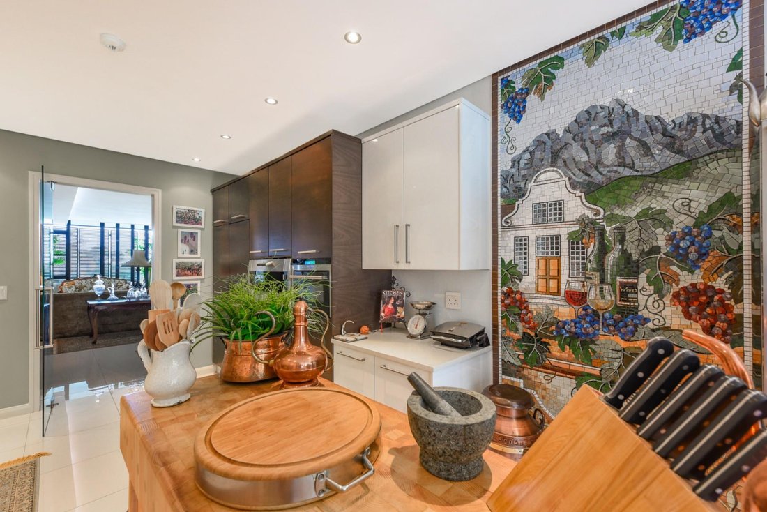 Apartment in Houghton Estate, Gauteng, South Africa 1 - 16907165