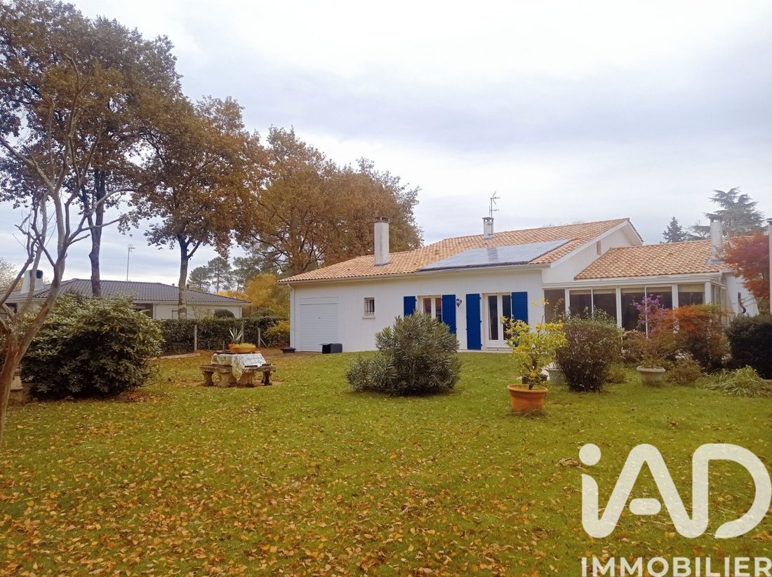 House in Le Pian-Médoc, Nouvelle-Aquitaine, France 2 - 16913520