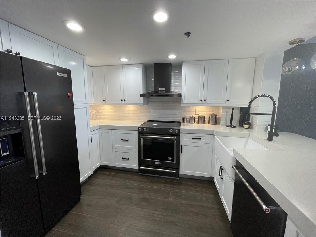 Condo in Miami Beach, Florida, United States 2 - 16913857