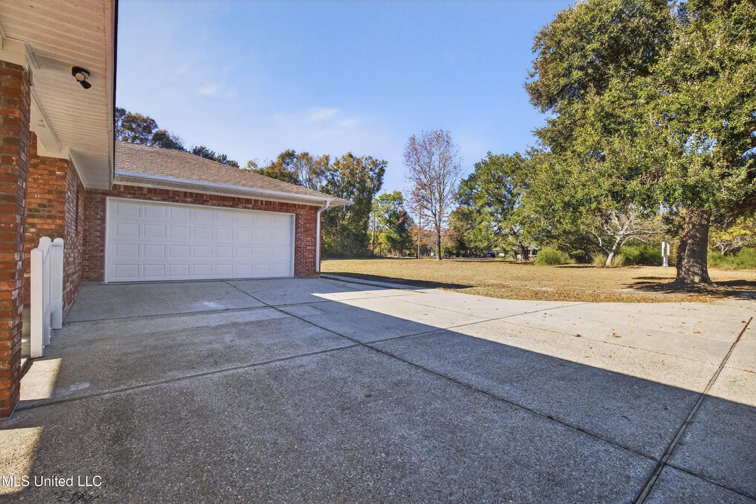 House in Gulfport, Mississippi, United States 4 - 16912322