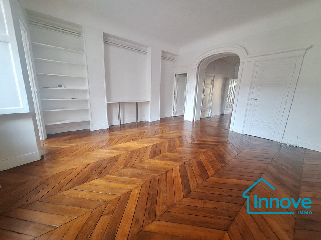 Apartment in Domaine National du Château, Versailles, France 4 - 16908266