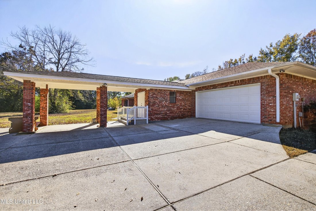 House in Gulfport, Mississippi, United States 3 - 16912322
