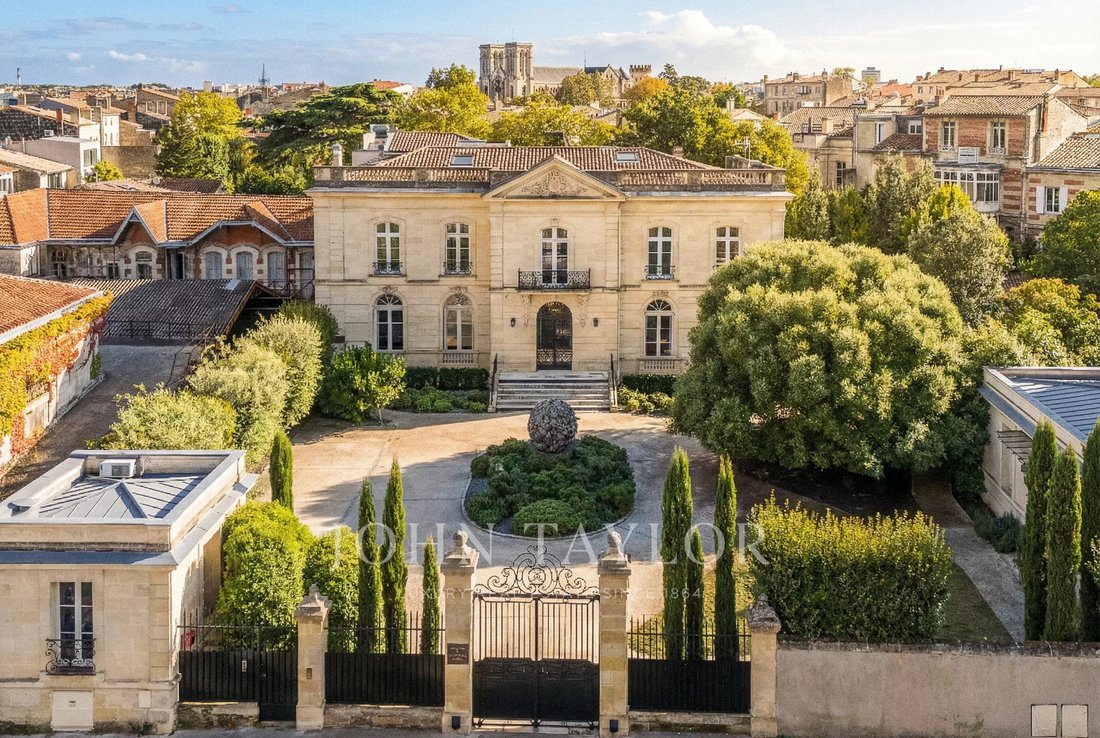Estate in Grand Parc-Chartrons-Paul Doumer, Bordeaux, France 1 - 16905117