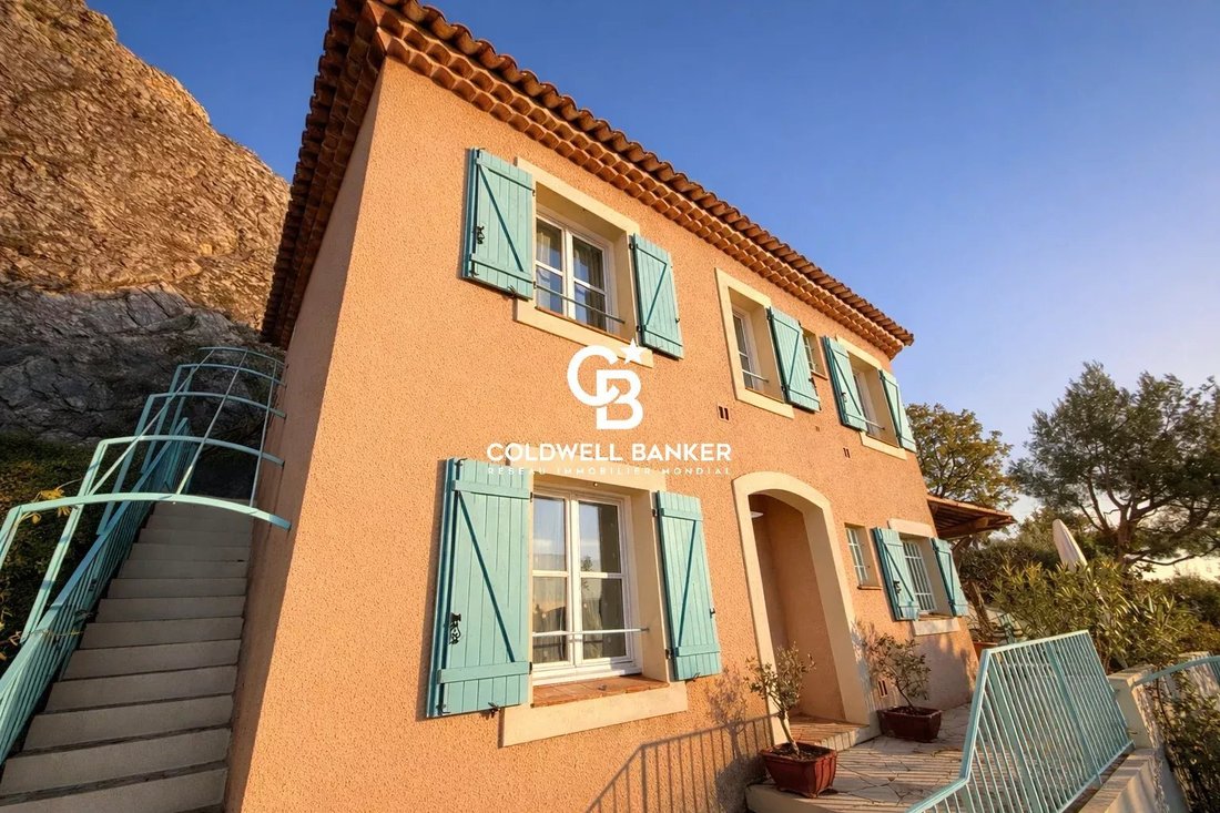 Villa in Hyeres, Provence-Alpes-Côte d'Azur, France 2 - 16910496
