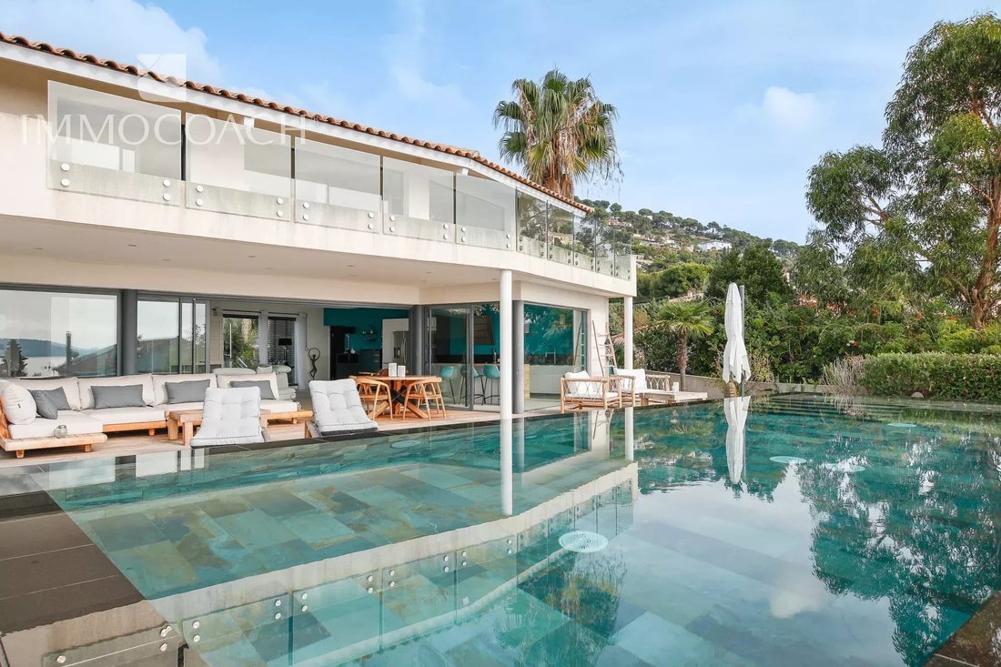 Villa in Centre Ville, Carqueiranne, France 3 - 16682799