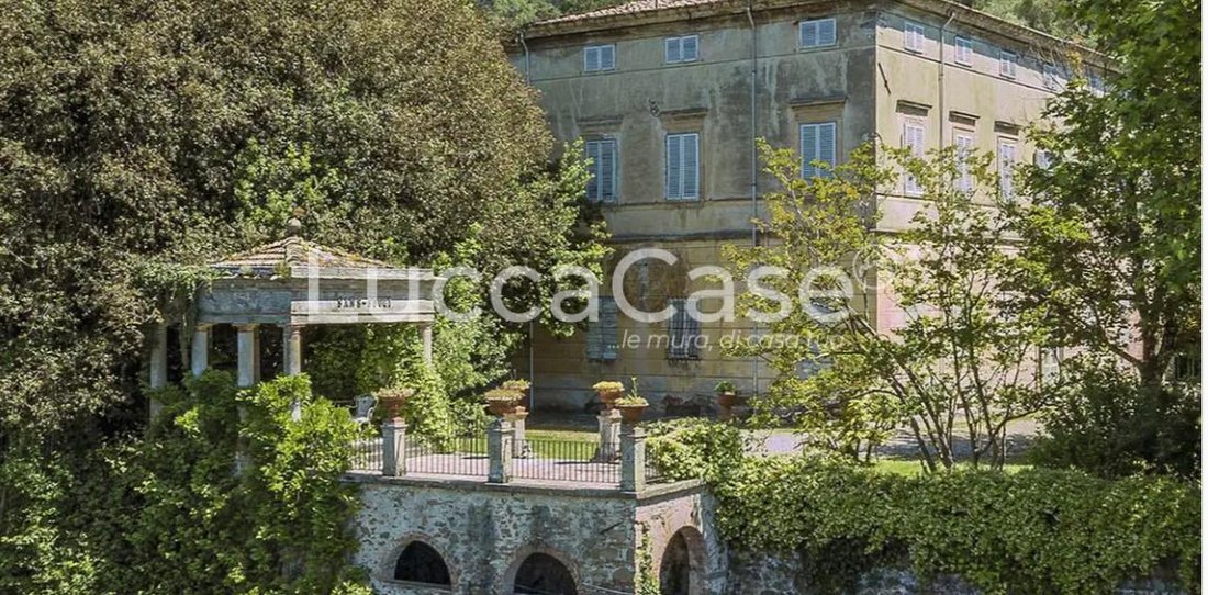 Villa in Historic Center, Lucca, Tuscany 1 - 16904615
