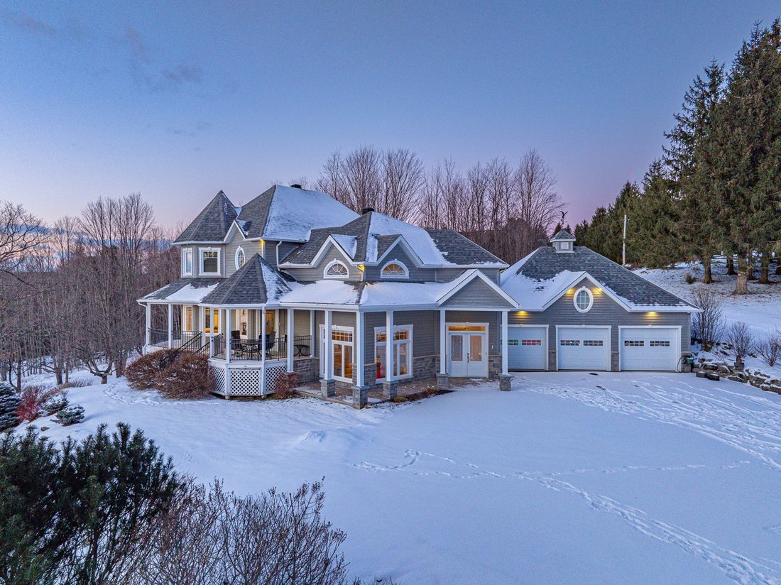 House in Austin, Quebec, Canada 3 - 16907220