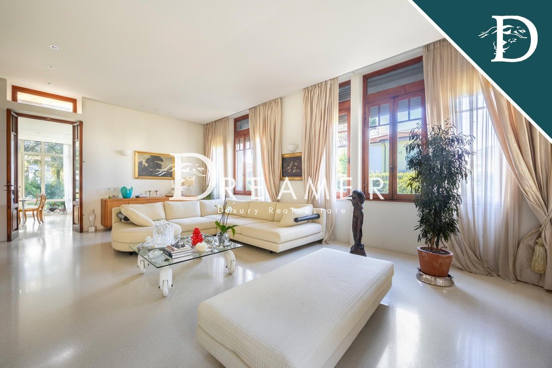 Villa in Lido di Camaiore, Camaiore, Tuscany 4 - 16545341