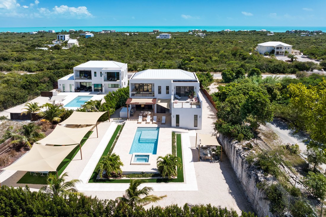 House in Long Bay Hills, Caicos Islands, Turks and Caicos Islands 2 - 16912051