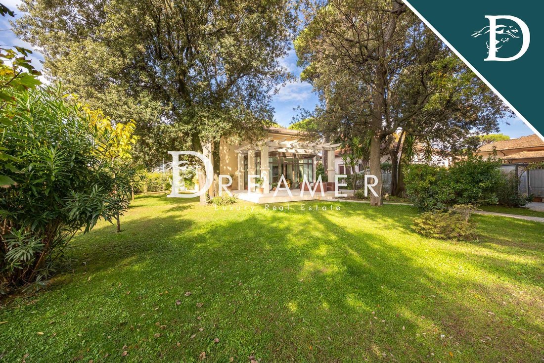 Villa in Lido di Camaiore, Camaiore, Tuscany 2 - 16545341