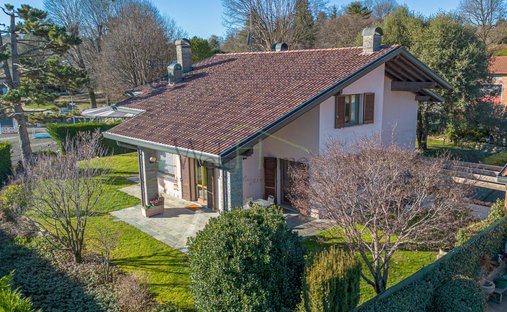 Villa a Montorfano, Lombardia, Italia 1