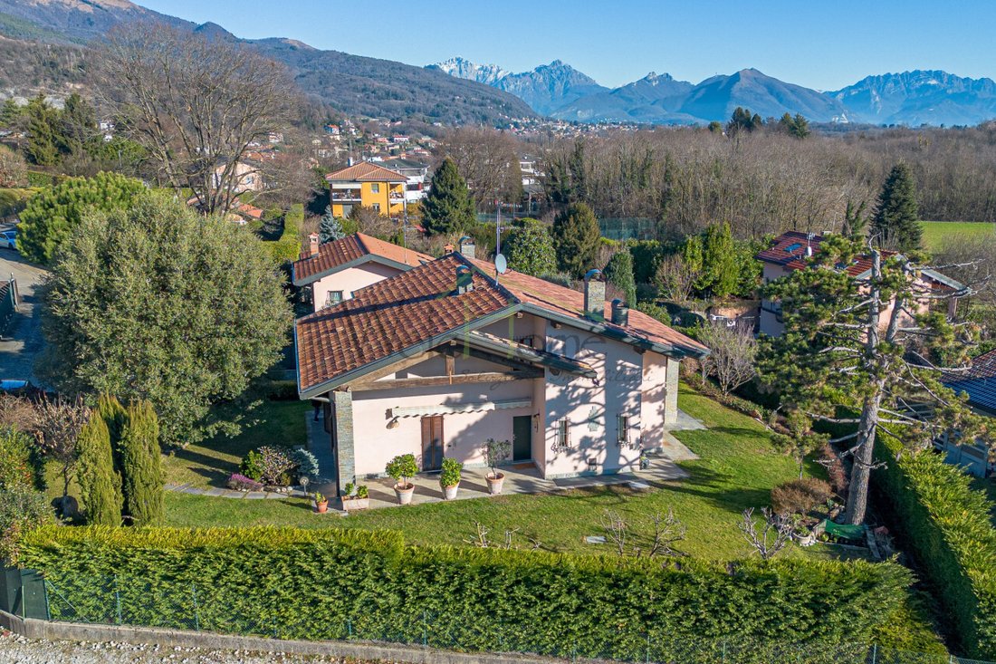 Villa in Montorfano, Lombardy, Italy 2 - 16907858