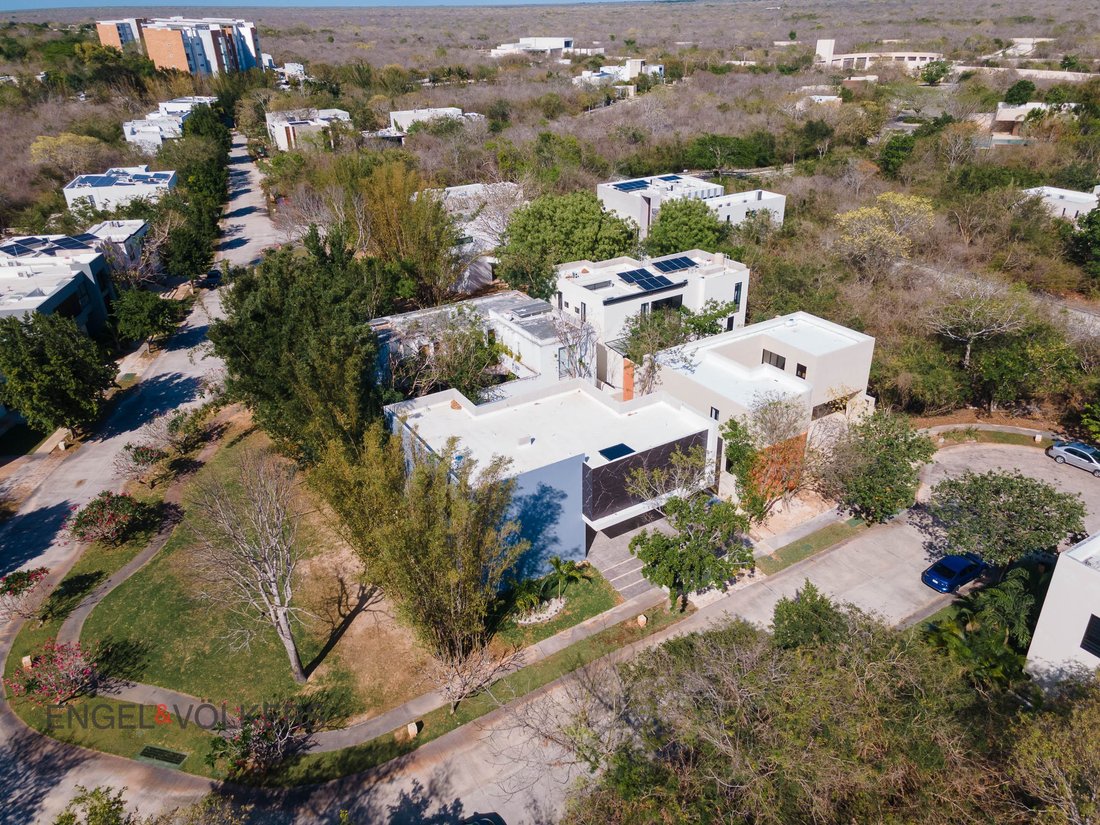 House in Yucatán Country Club, Yucatan, Mexico 2 - 16907232