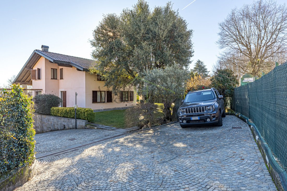 Villa in Montorfano, Lombardy, Italy 4 - 16907858