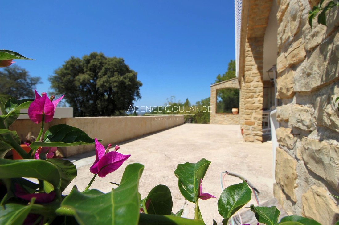 Villa in Saint-Cyr-sur-Mer, Provence-Alpes-Côte d'Azur, France 1 - 16908955