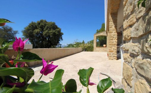 Villa in Saint-Cyr-sur-Mer, Provence-Alpes-Côte d'Azur, France 1