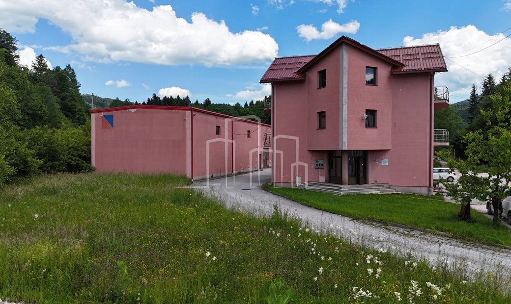 Pale Grad Business Premise Pale Grad, Pale , Jahorinski Potok, 390m2 In Croatia ...
