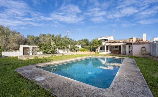 Villa in Es Castell, Balearische Inseln, Spanien 1