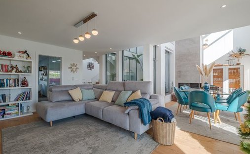 House in Venteira, Lisbon, Portugal 1