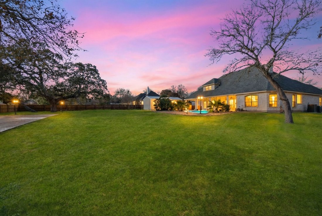House in La Vernia, Texas, United States 3 - 16898025