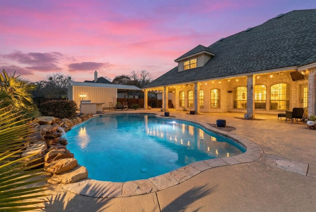 House in La Vernia, Texas, United States 1 - 16898025