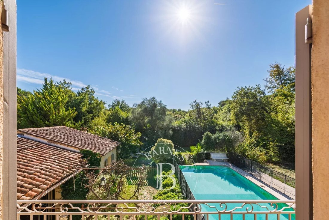 Villa in Nord, Roquefort-les-Pins, France 2 - 16911167