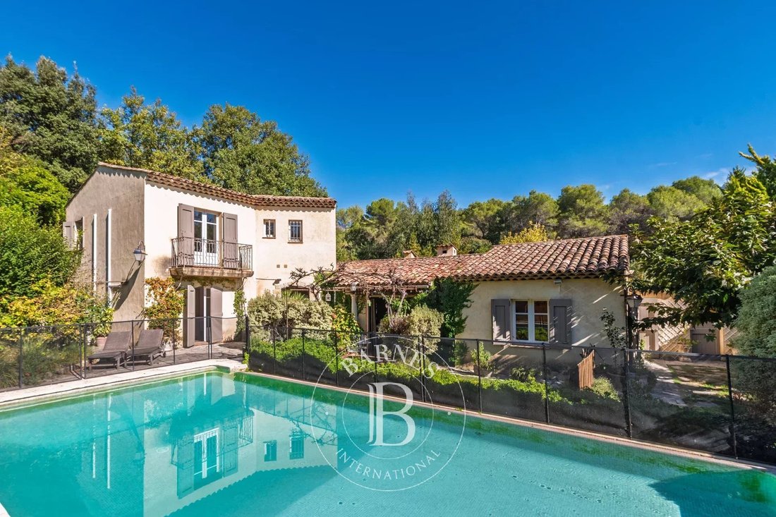 Villa in Nord, Roquefort-les-Pins, France 1 - 16911167