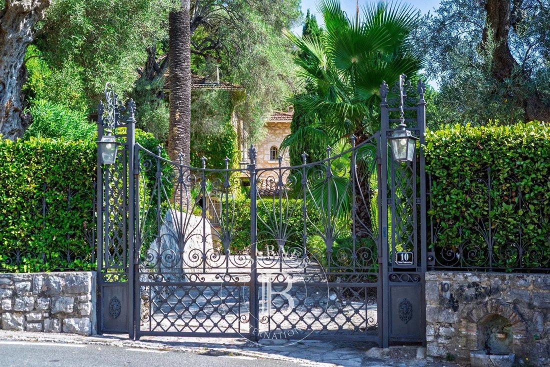 Villa in Saint-Paul-de-Vence, Provence-Alpes-Côte d'Azur, France 3 - 16906486
