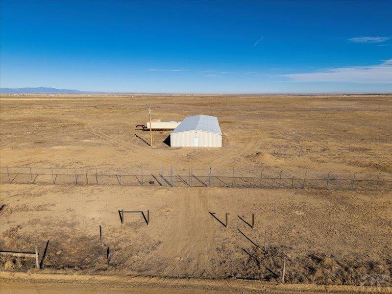 Farm Ranch in Avondale, Colorado, United States 3 - 16909411