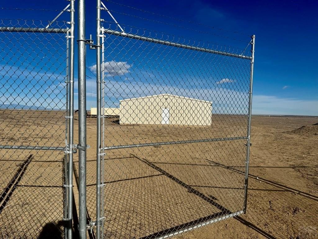 Farm Ranch in Avondale, Colorado, United States 2 - 16909411