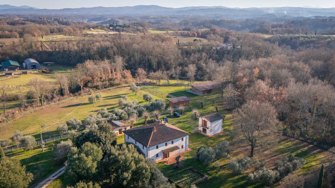 Country House in Terranuova Bracciolini, Tuscany, Italy 2 - 16907415