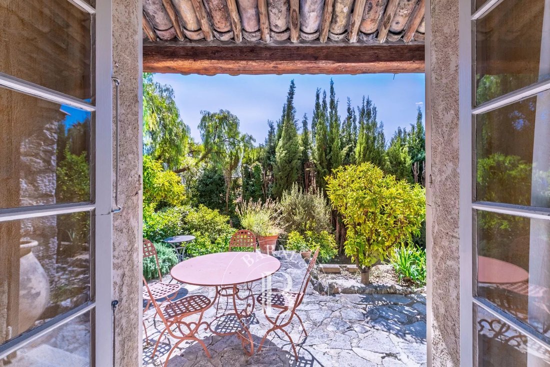 Villa in Saint-Paul-de-Vence, Provence-Alpes-Côte d'Azur, France 2 - 16906486