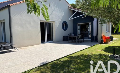 House in Chauve, Pays de la Loire, France 1