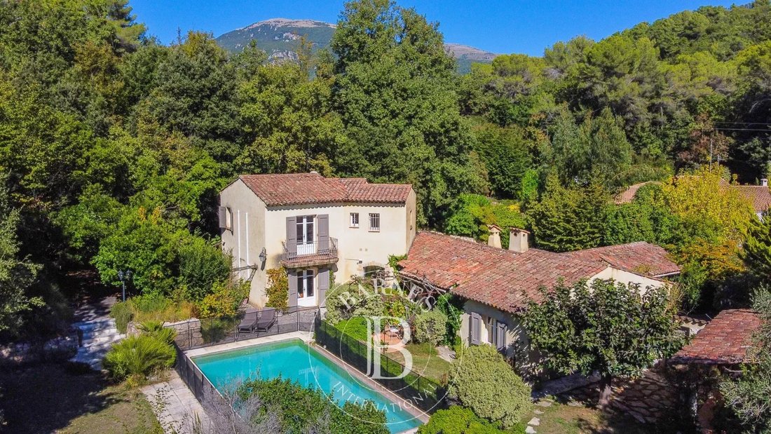 Villa in Nord, Roquefort-les-Pins, France 4 - 16911167