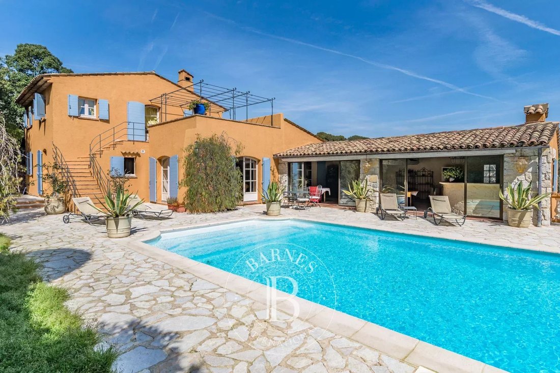 Villa in Saint-Paul-de-Vence, Provence-Alpes-Côte d'Azur, France 2 - 16906475