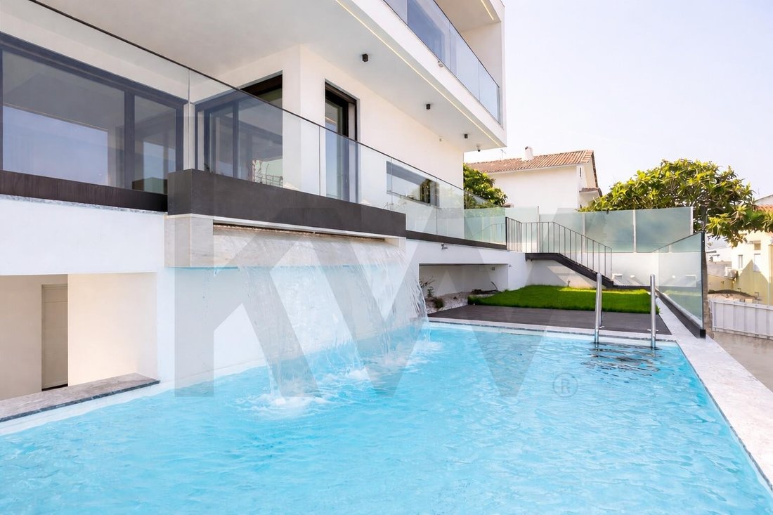 Townhouse in Charneca de Caparica e Sobreda, Setubal, Portugal 1 - 16908581