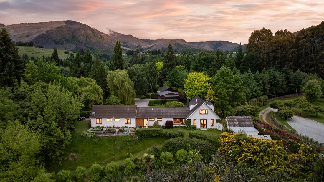 House in Lake Hayes Estate, Otago, New Zealand 2 - 16913479