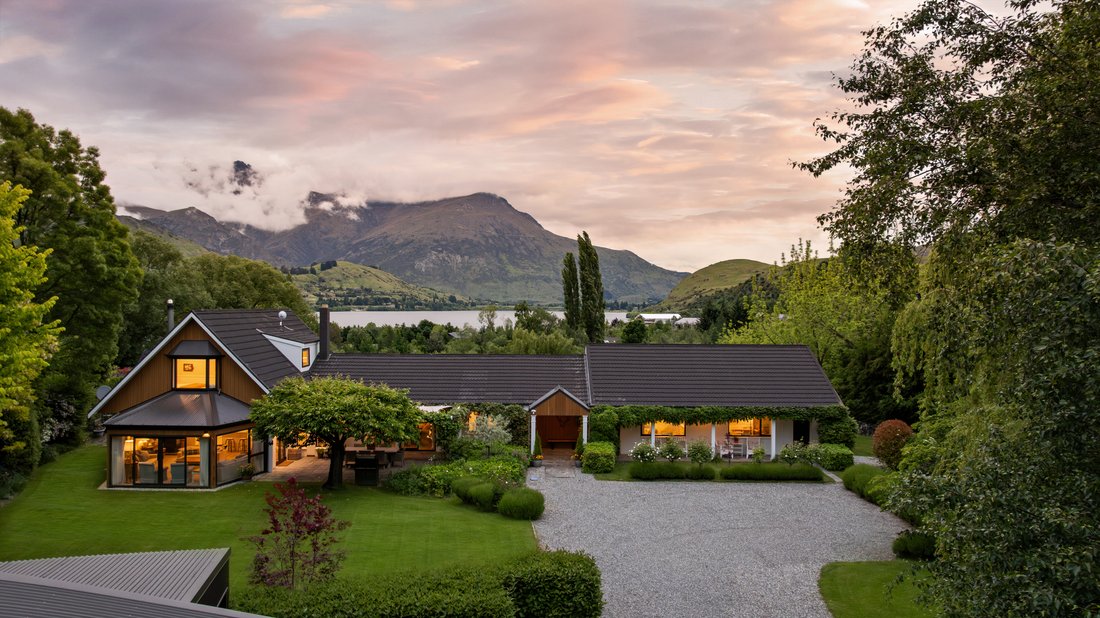 House in Lake Hayes Estate, Otago, New Zealand 1 - 16913479