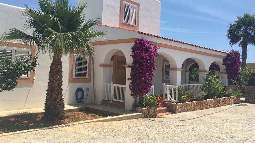 Villa in Sant Jordi de ses Salines, Sant Josep de sa Talaia, Balearic Islands 2 - 16911070