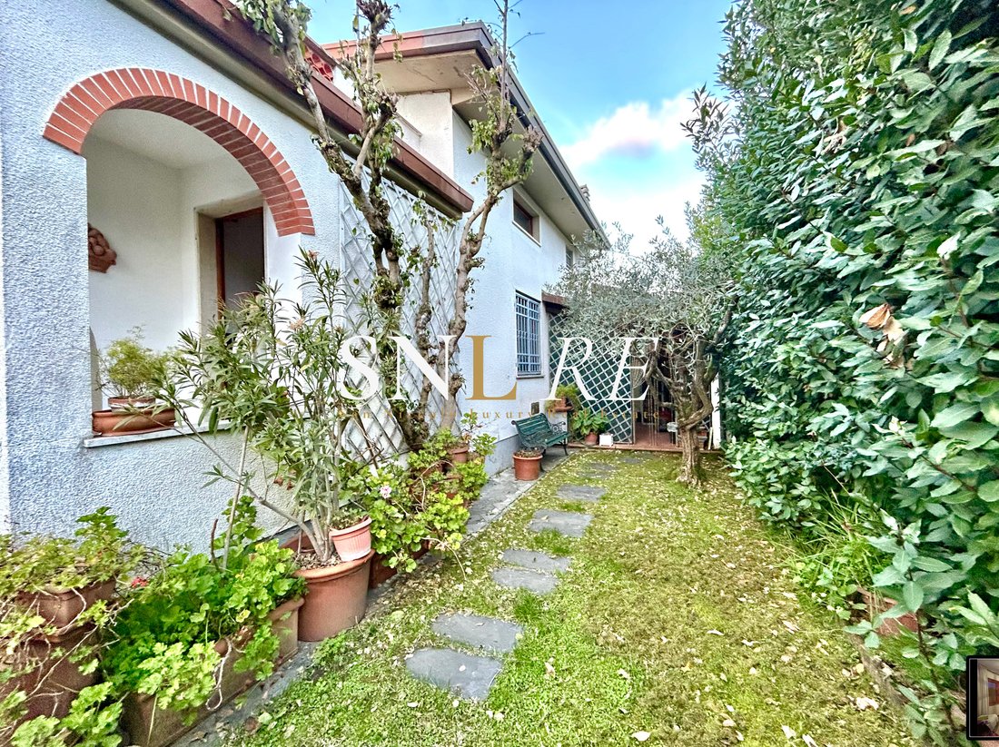 House in Center, Forte dei Marmi, Tuscany 2 - 16906430