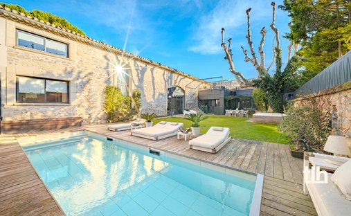 Sale Of Equestrian Estate Aimargues, 260m² 6 Rooms 1,050,000€ With Swimming Pool