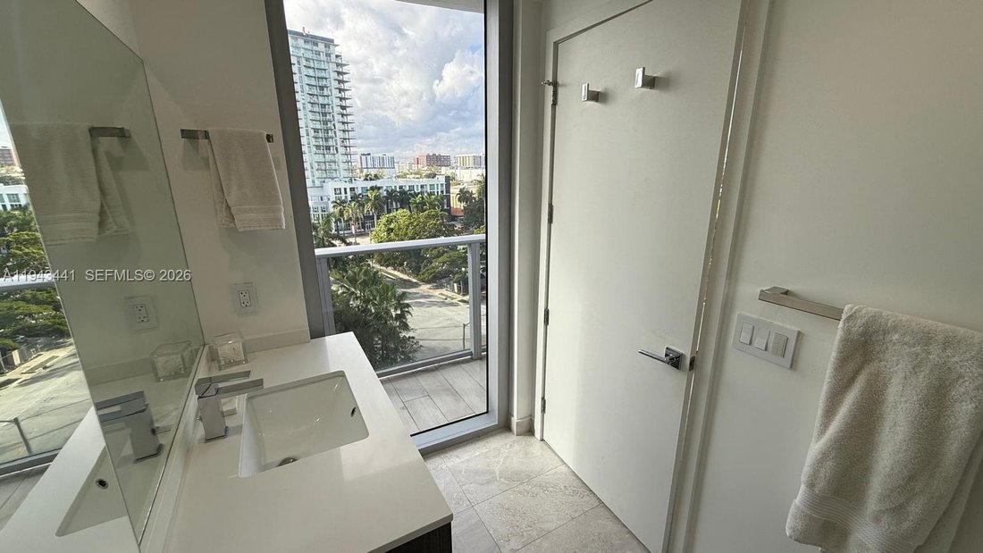 Condo in Miami, Florida, United States 2 - 16915438