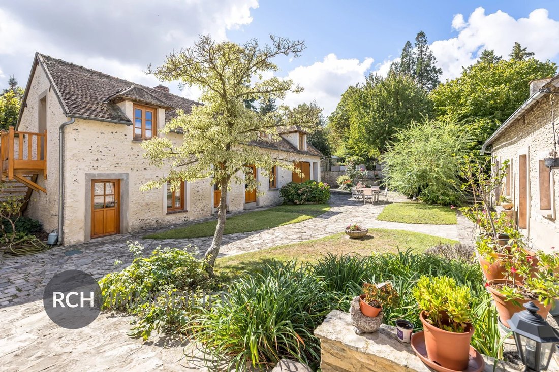 House in Bercheres-sur-Vesgre, Centre-Val de Loire, France 1 - 16916137