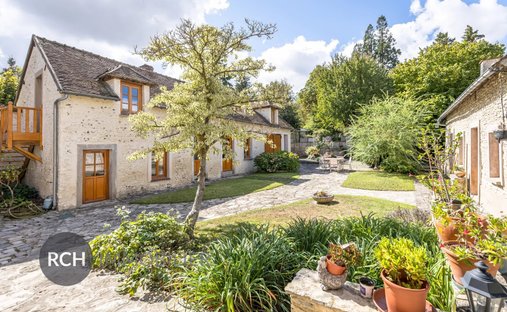 House in Bercheres-sur-Vesgre, Centre-Val de Loire, France 1