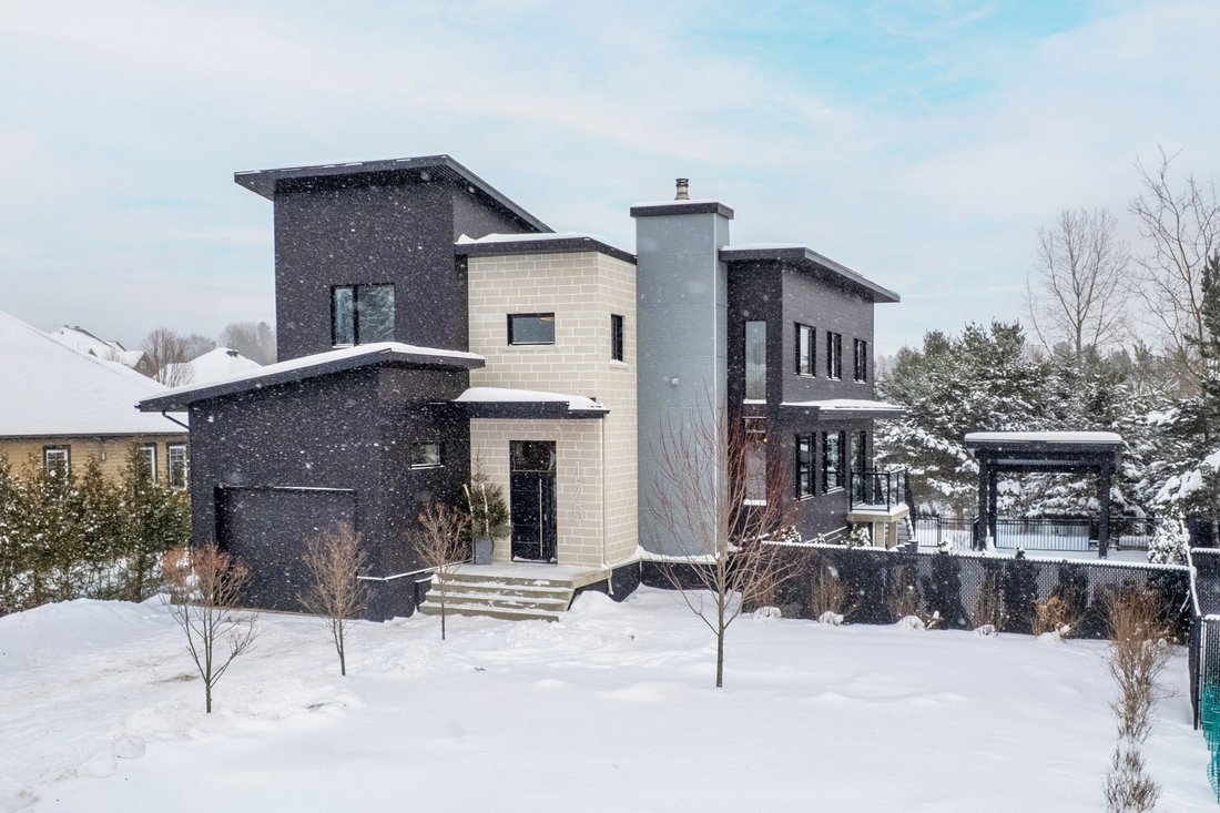 House in Mont-Tremblant, Quebec, Canada 1 - 16915594