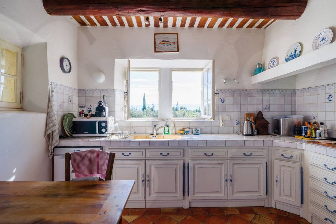 House in Cabrières-d'Avignon, Provence-Alpes-Côte d'Azur, France 4 - 16915962