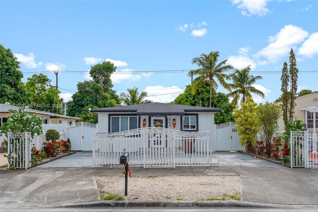 House in Hialeah, Florida, United States 1 - 16915441
