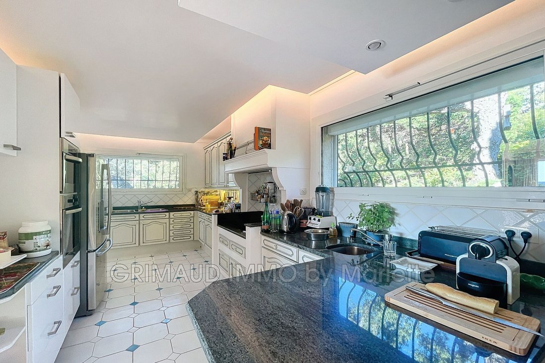 Villa en Grimaud, Provenza-Alpes-Costa Azul, Francia 4 - 16915956